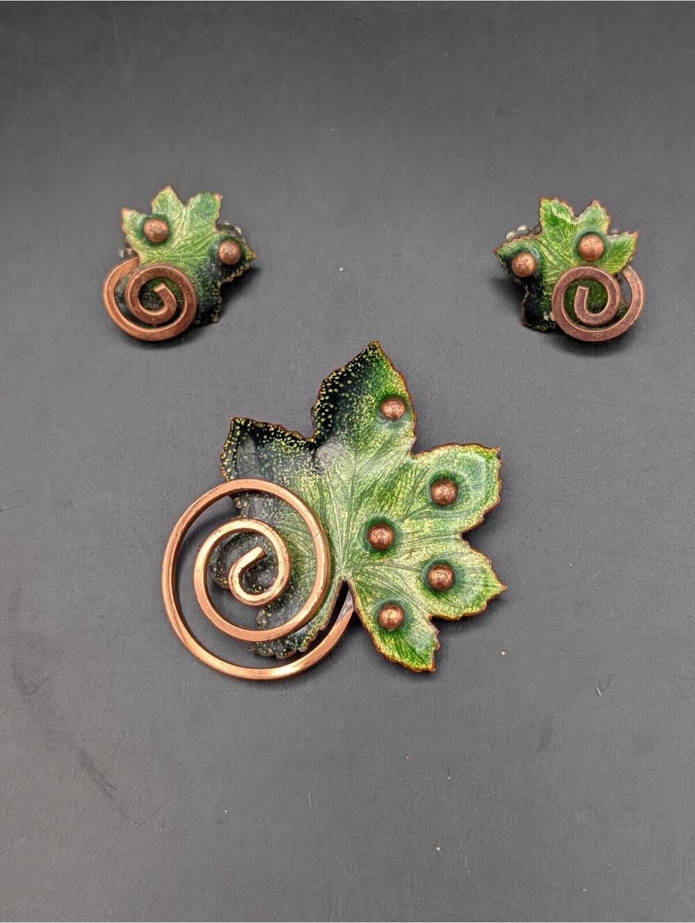 Vintage Matisse Renoir Copper Enamel Leaf Brooch Earrings Set Green MCM Parure